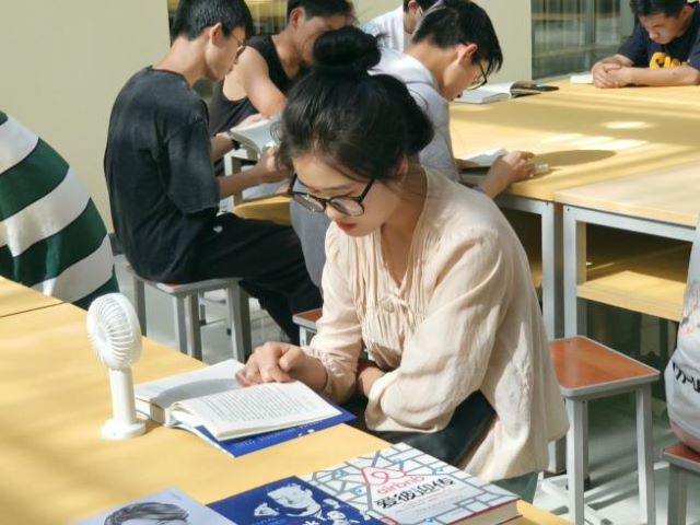 腹有诗书气自华——大数据学院、信息工程学院大咖传记沉浸式阅读会
