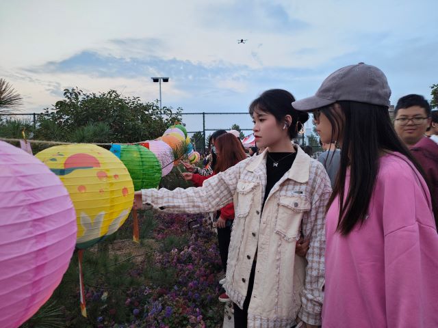 看表演 猜灯谜 放河灯 逛雅集 书院中秋游园会 够嗨!够乐!够难忘!——书院中秋主题游园会