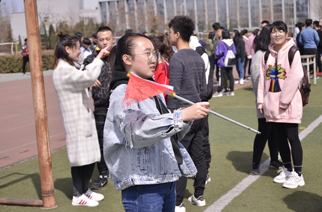 【1+1＞2】淬炼商学院开展“阳光奔跑 专业接力”趣味运动会