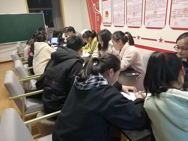 用精美折纸 忆美好生活——食品与环境学院生技1901班完满班级