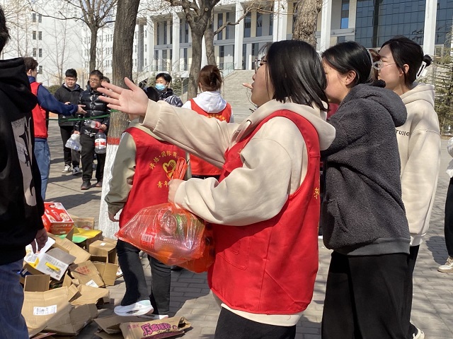 学雷锋践初心 爱心“箱”传递——淬炼·国际商学院爱心银行系列活动（八十九）