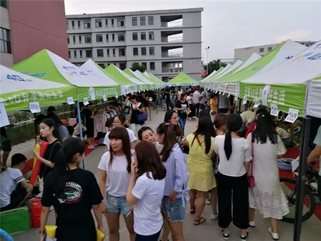 一场特殊的集市 让记忆延续——工管系首届“留在信院”毕业集市