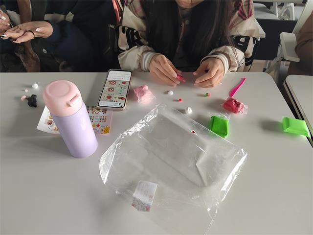 【完满团支部】创意黏土 匠心手巧——食品与环境学院食安2101班完满团支部活动