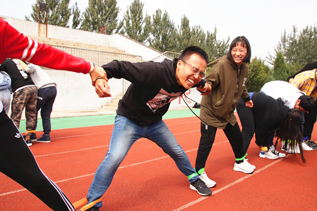 青春筑梦 点亮完满——大数据学院、信息工程学院“一路有你”完满总动员