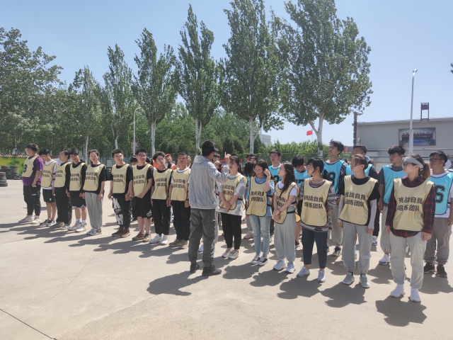 通力协作 青春激昂创辉煌——经济与管理学院开展“凝心聚力传薪火 知行合一显担当”干部培训第八期第七讲