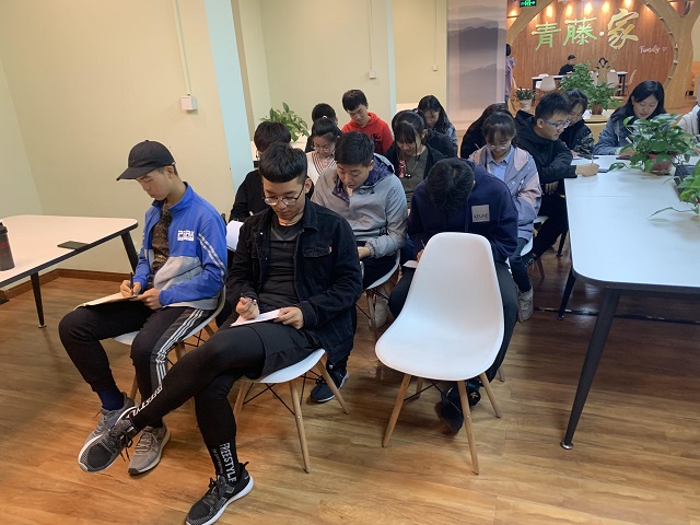 【完满班级】小小肩头 大大梦想——数字1902班举办完满班级活动