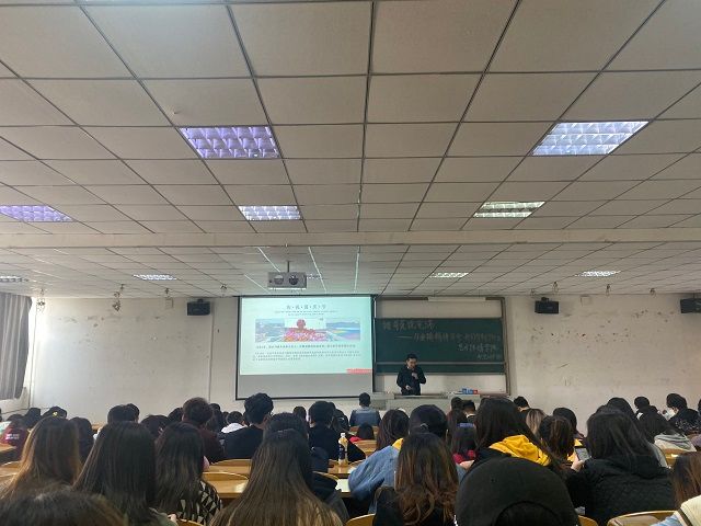 【辅导员说完满】研讨女排精神，共筑家国梦想——艺术传媒学院2017级辅导员说完满