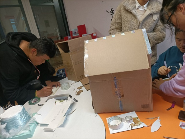 创意手工 绿色环保——食品与环境学院“小精灵”动物保护专项服务队第21期常规活动