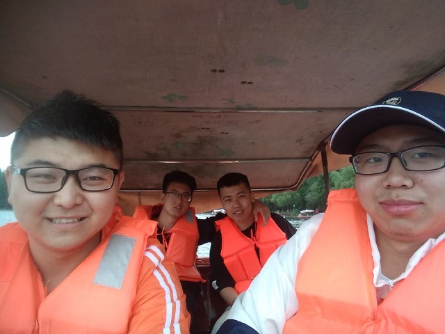 【完满班级】接天莲叶无穷碧 映日荷花别样红——艺术传媒学院环设1601、1605班举办创意照拍摄活动