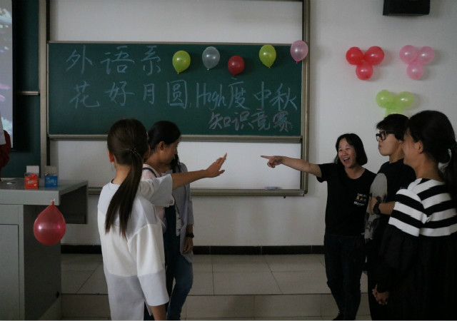 外语系“花好月圆,high度中秋”中秋节关怀活动