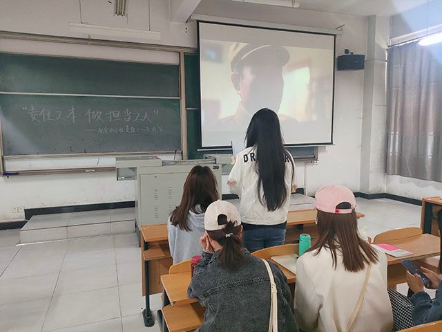 【完满班级】明确自身责任 助力时代发展——艺术传媒学院视觉传达1801班完满班级活动