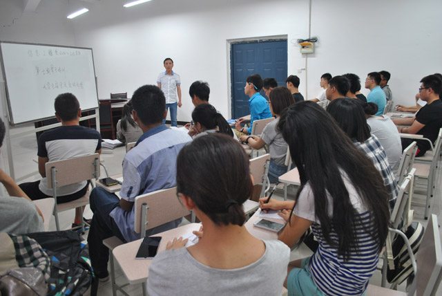 信工系举办第七期骨干培训大学生宿舍文化交流分享会