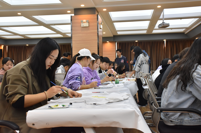 画出色彩 添加精彩——大数据学院、信息工程学院艺术实践部活动