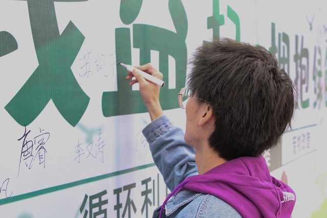 热闹极了！“‘盒’我‘益’起，拥抱绿色”——首届环保志愿服务集市活动成功举办