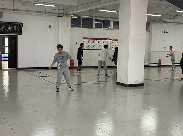 【完满班级】“谁羽争锋”羽毛球比赛——大数据学院、信息工程学院计科2105班完满班级活动