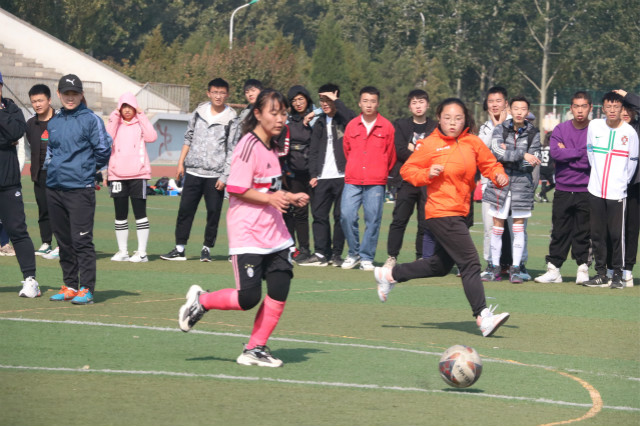 肆意挥洒汗水 青春无所畏惧——第三届新生杯足球联赛