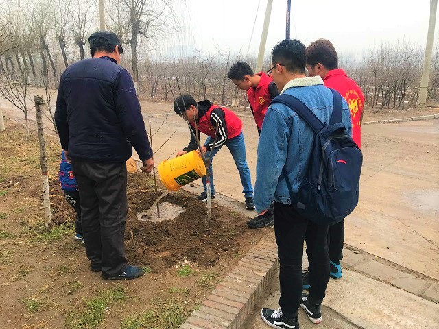 【完满班级】愿用我的年华定格你的22岁——信工系计科1701班“千人雷锋行”签名班级公益活动