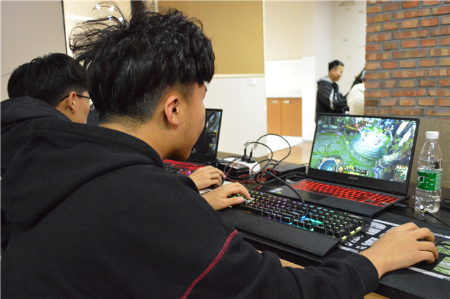 【完满班级】欢笑暖深秋 战场争英雄——网工1802“竞青春,筑梦想”LOL达人秀活动