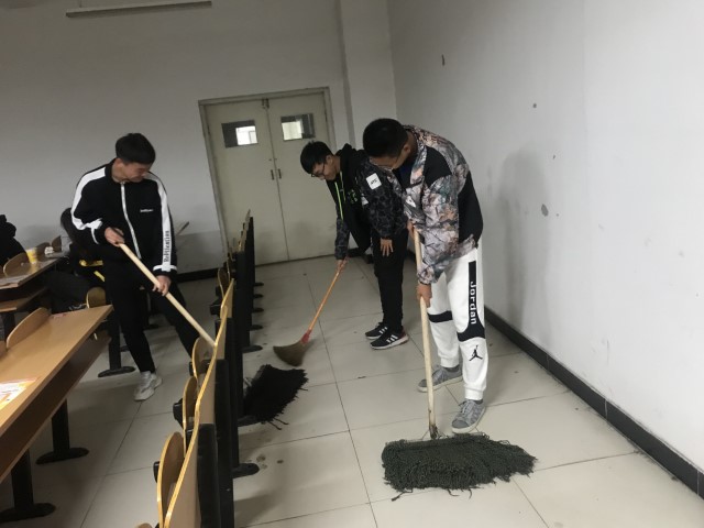 【完满班级】温暖冬日 陪伴在旁——外国语言文学系英语1501班、经贸1801班11月完满班级活动