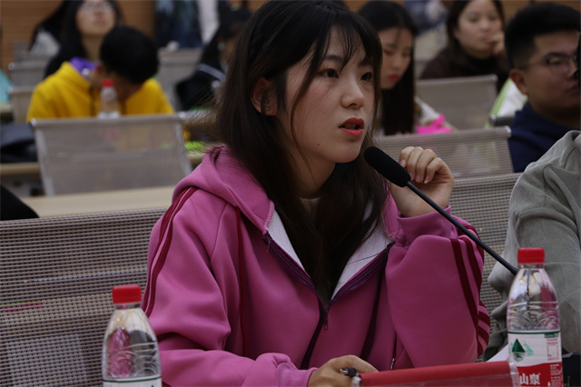 给我一支麦克风 show你精彩一瞬间——经济与管理学院“金”话筒主持人大赛决赛