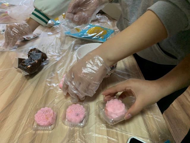 【完满班级】“巧”手动工正青春 “运”育未来绽风华——商务英语学院英语2102班完满班级活动