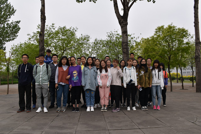 【完满班级】青毡芳草 筑梦绿色星河——经济与管理学院资产1702班举办“建立草丛护卫队”班级活动