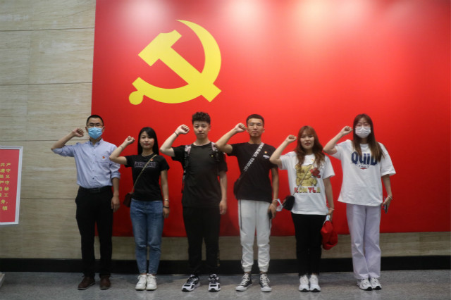 以实践铭记历史 向信仰与精神致敬——商务英语学院党员参观武乡八路军纪念馆纪实