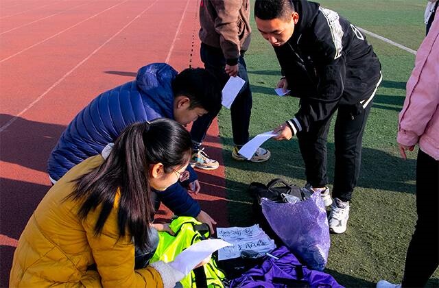 【完满班级】激昂青春 绽放自我——数据1801班举办“撕名牌”完满班级活动