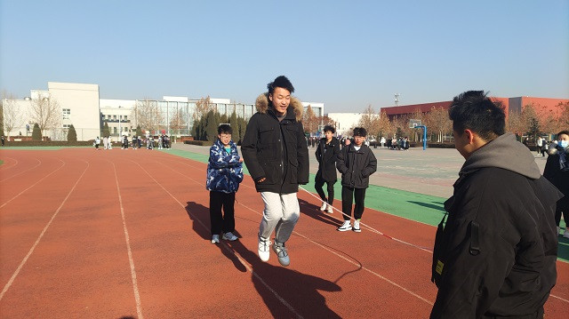 【完满班级】舞动青春激情 尽展学院风采——艺术传媒学院动画2001班级跳大绳活动