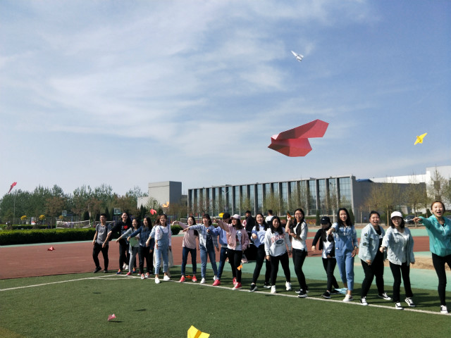 【完满班级】一路欢歌一路向前 载我向那高处飞——经济与管理学院国贸1606班放纸鸢大赛