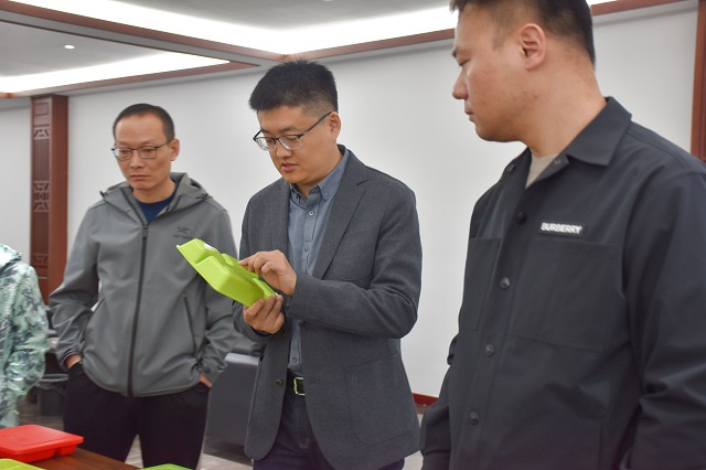 服务地方经济发展 校企合作多元共建——食品与环境学院教师深入源德味央厨有限责任公司开展校企合作交流活动