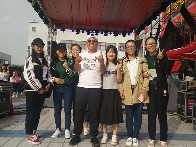 【音乐节·太行】管弦中的酣畅淋漓 青春里的专注无悔——“2017 无边”第五届校园摇滚音乐节