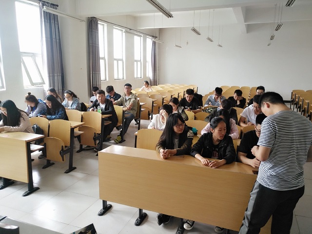 弘扬五四精神 展现青春风采——食环院食安1603班主题班会