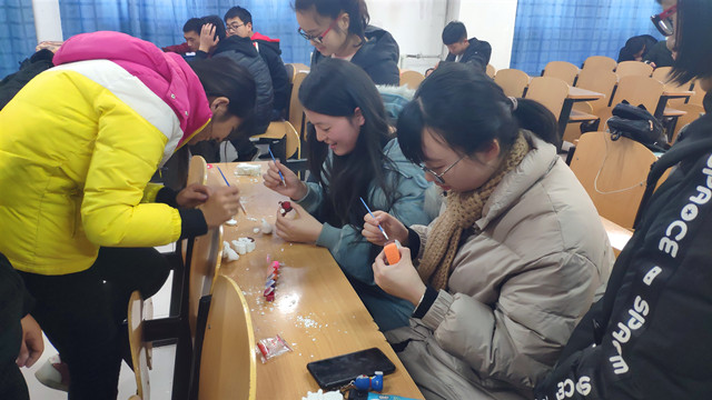 【社团快讯】我是一个“粉刷匠”——智能工程学院创意模型社之彩绘石膏