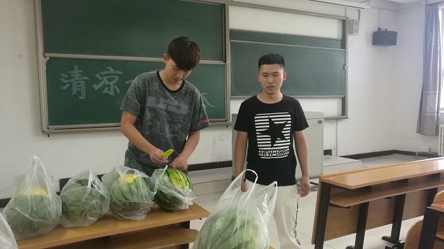 【完满班级】清凉一夏 今晚吃瓜——食品与环境学院食安1602、1603班完满班级活动