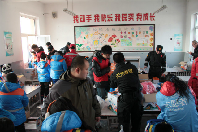 我院志愿者组织促成2015 “壹基金”温暖包在太谷落地