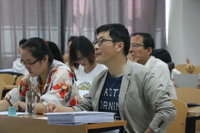 共情陪伴 为爱同行——智能工程学院服务队助力毕业生答辩