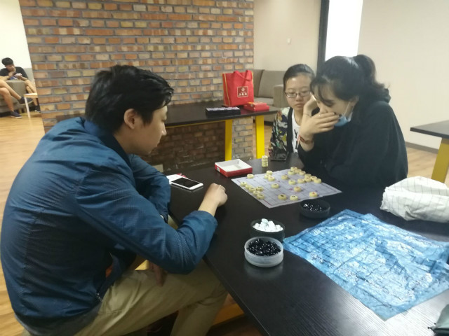 【完满班级】桌子上的战争——艺术传媒学院产品1601、服装1601班举办棋牌比赛