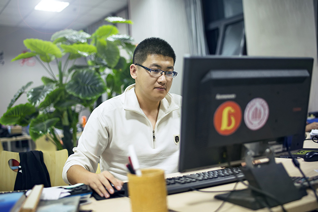 闪光的信院第88期:靳浩