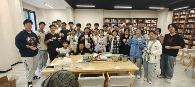 月映智能 “饼”成心意——智能工程学院中秋实践活动