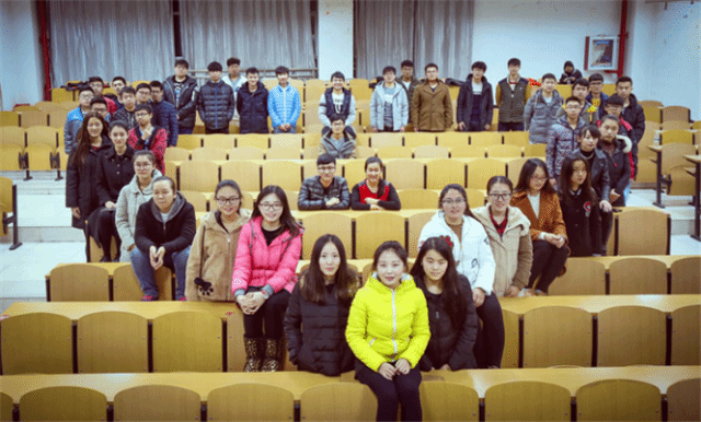 【完满班级】面朝大海 春暖花开——电子1401班举办“让艺术之光普照你我”完满班级活动