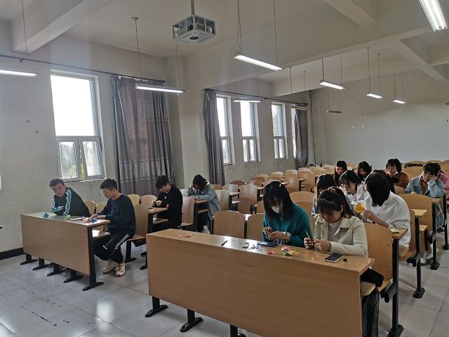 【完满班级】齐心共贺 写意共剪——食品与环境学院食品1901班班级艺术剪纸实践完满班级活动