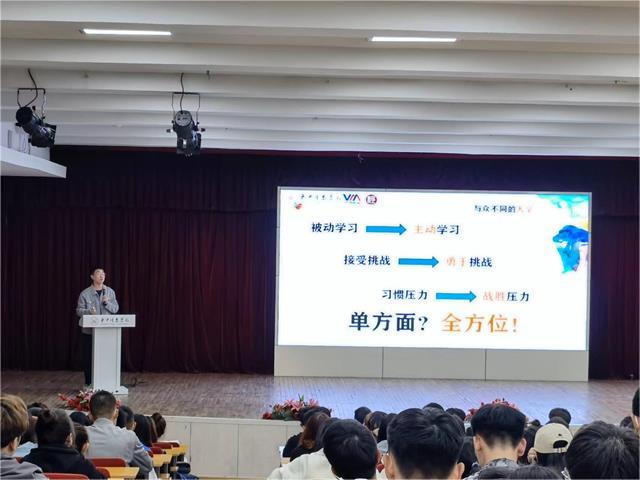【辅导员说完满】生活转型 你我都行——经济与管理学院2022级辅导员说完满