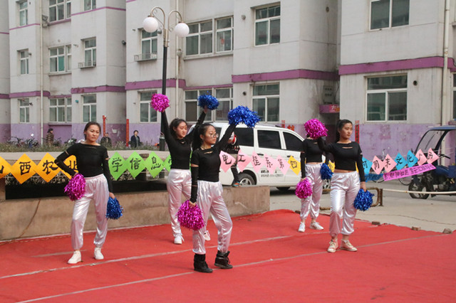 第49期乌马河周末文化广场之“春风送暖,共话完满”文艺演出进社区