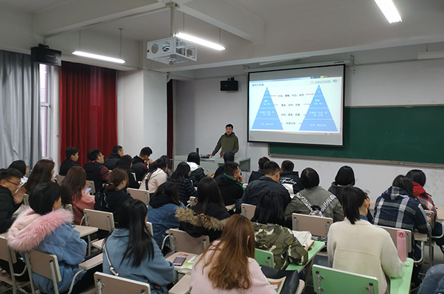 【辅导员说完满】领导自己 迈向未来——艺术传媒学院辅导员说完满之我们为什么需要领导力