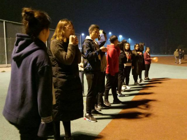 【完满班级】行走的呼啦圈 转动的是快乐——经济管理系国贸1603班举办完满班级活动