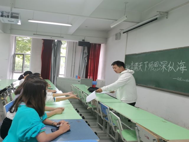 【完满班级】桃李满天下 师恩深似海——艺术传媒学院动画2002班主题活动