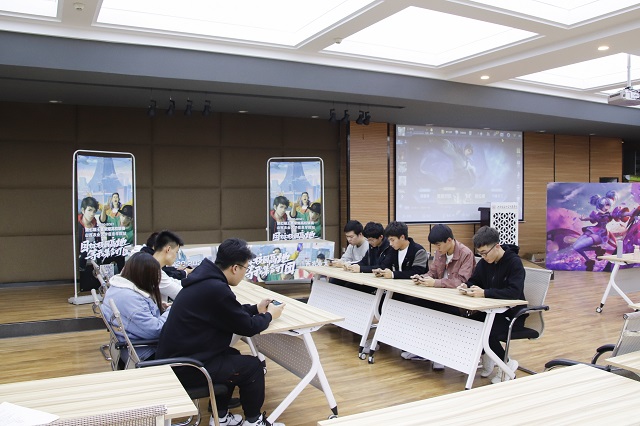 【社团巡礼节】“空投”礼包从天而落 “荣耀”之战随即打响