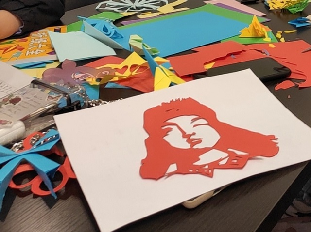 【青春雷锋月】在动手中体验不一样的志愿文化——“情系雷锋月 剪下三月天”剪纸大赛