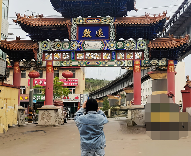 “鹤发童颜”云上晋商游 你也秒变主播?——无边书院开展银发旅行团5.19世界旅游日活动